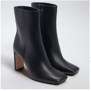SAM EDELMAN ANIKA ANKLE BOOTIE